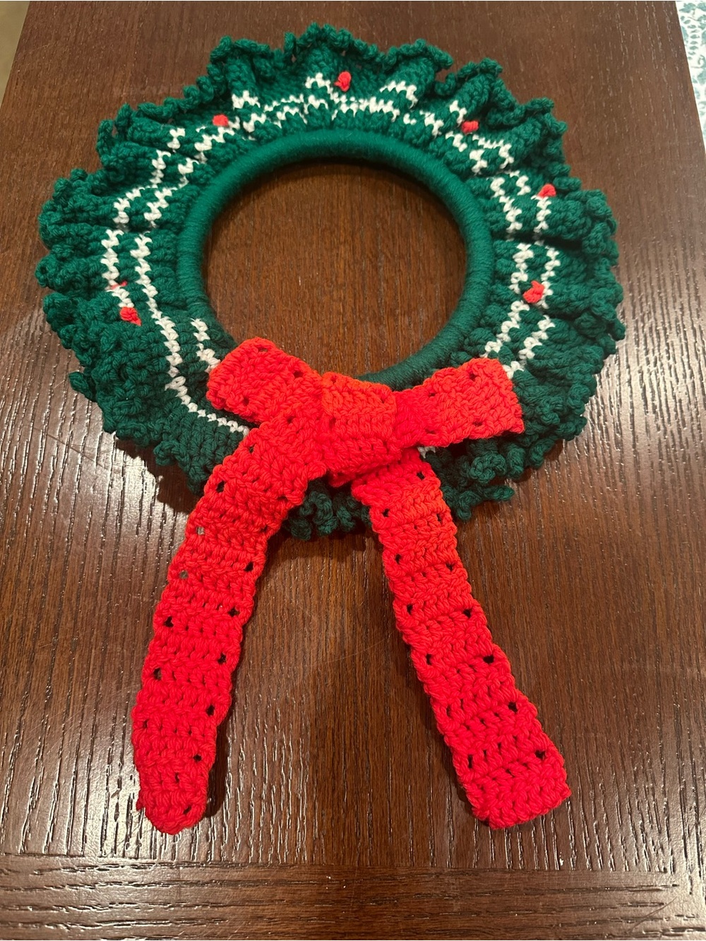 VTG Holiday/Christmas Wreath Handmade Macromed Green/Red Holly Berry Pom Pom 12”